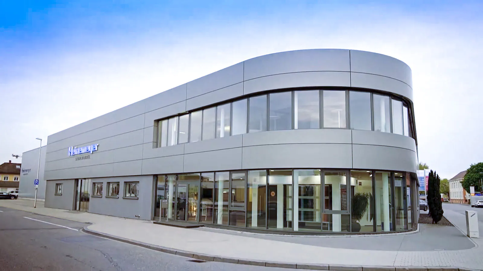 Frontseite des Heinemeyer-Firmengebäudes